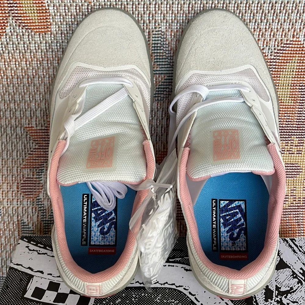Vans WMNS Ave
White/Powder Pink
VN0A5JIB890
Sneakers - Picture 15 of 16